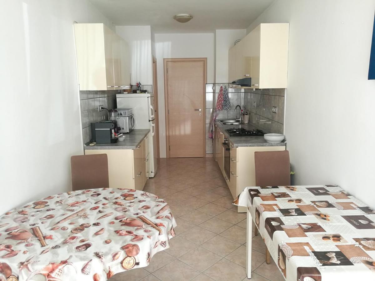 Pretty Big Double Bed Room With Balcony Split Exterior foto