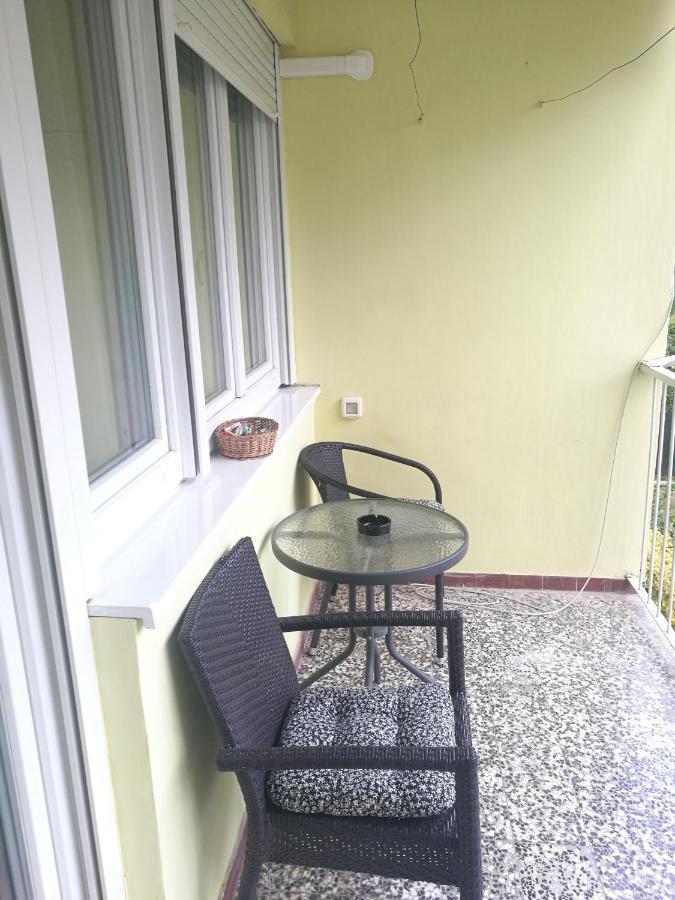 Pretty Big Double Bed Room With Balcony Split Exterior foto